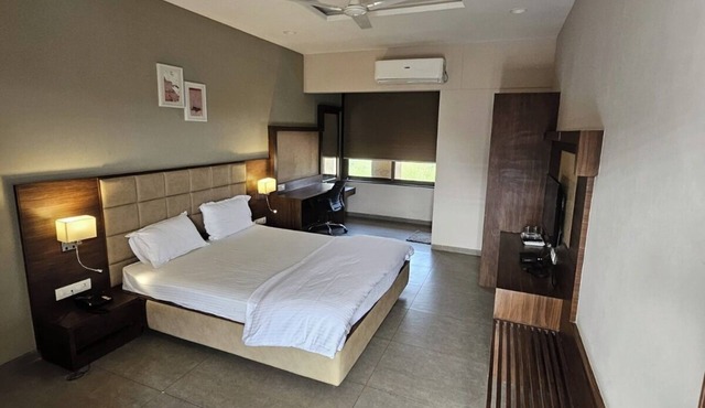 Club Azzurro Resort - Nalsarovar