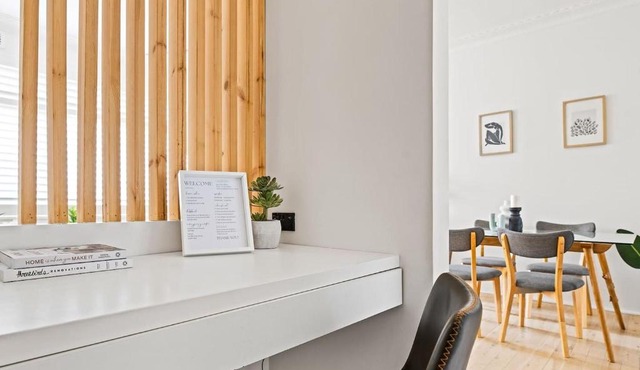 Coastal Corner - Contemporary Chic by the Beach
