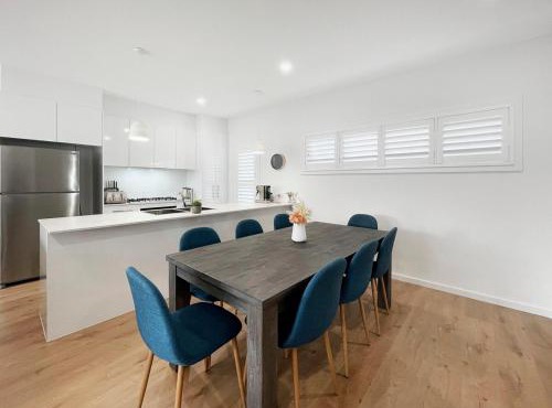 Coastline Cove - Modern Townhome Oasis in Shellharbour