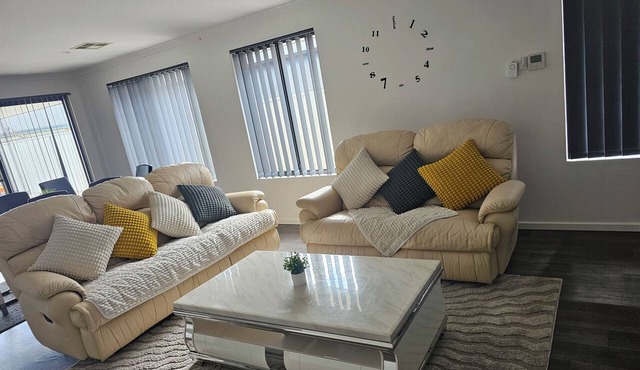 Come & experience comfort away from home, locates 2mins away from the highway. in Hilbert