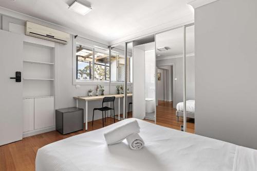 Convenient Double Ensuite Room - Peakhurst in Peakhurst