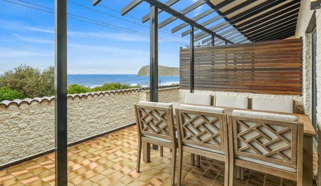 'Copa Breakers' 2-Bed with Expansive Ocean Views in Copacabana