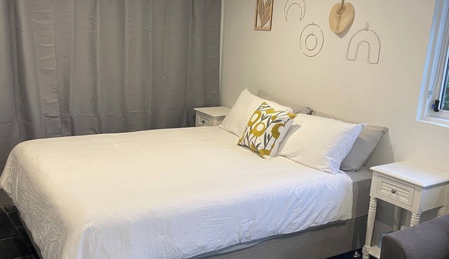Cosy Private Studio in West Bathurst