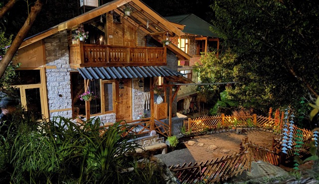 Cozy, Aesthetic Nature Retreat: Feel Your Soul in the Village Soil