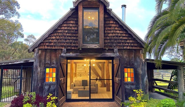 Cozy Barn, Farm stay, Watagans views, Rustic charm in Quorrobolong