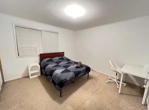 Cozy Queen Room in Sydney's West - R7 in Sydney