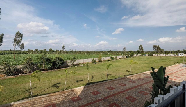 Crystal Blue Villa by Stayjadeprivatepoolvegfood in Doddaballapur