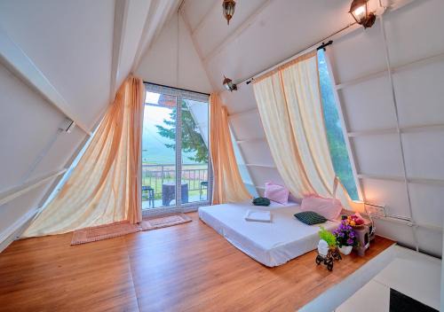 Cucuu Nest Villa Coonoor by VOYE HOMES - Surrounded by Tea Plantations