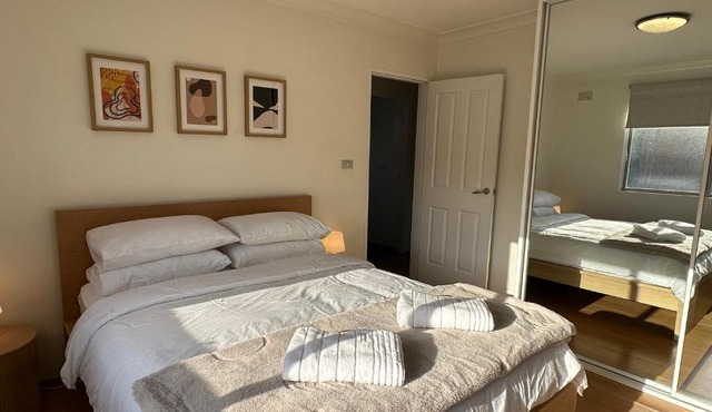 Cute & Light-filled Apartment - near Liverpool CBD in Liverpool