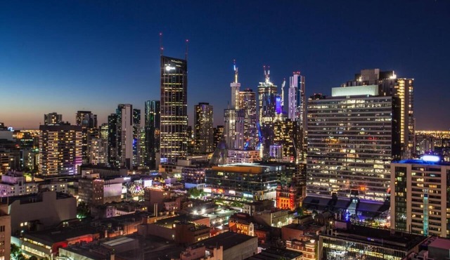 Deluxe 2 Bedroom Apartment at Rosslyn Street Melbourne in West Melbourne