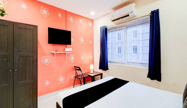 Deluxe Hotel Nakshatra
