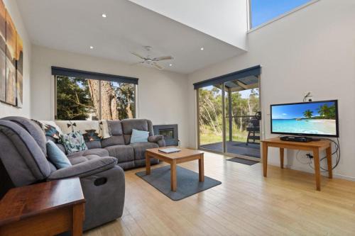 Despatch - Waterfront Retreat in Goon Nure