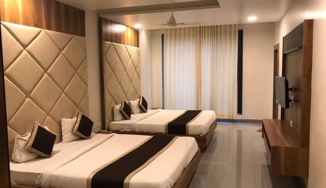 Divya Hotel & Restaurant