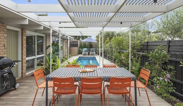 Dolphin – Solar heated pool, 1km walk to the bay in Rye