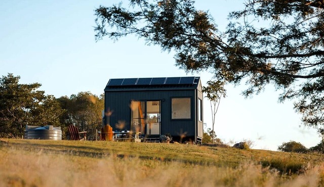 Dreamy Lofted Tiny Retreat Fully Equipped in Queensland in Bollier