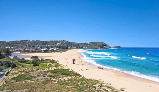 Elanora 3 - Beachfront Unit with Views!