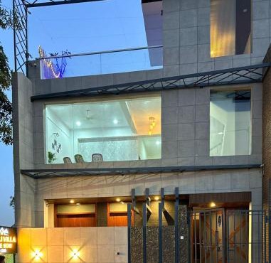 Elegant 6 Bedroom Homestay Near Taj Mahal - Vegetarian