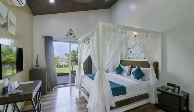 Elegant Waterfront Resort in Rajgurunagar