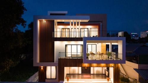 ELIVAAS Nedumbally 4 BHK Villa with Office Space, Balcony Sit-Out & Lounge Area Near Edapally Church