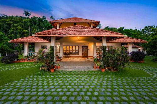 ELIVAAS Signature Mercara Hill 3 BHK Pet-Friendly Retreat With Private jacuzzi, Outdoor Seating, Verandah Sit Out & Garden in Madikeri