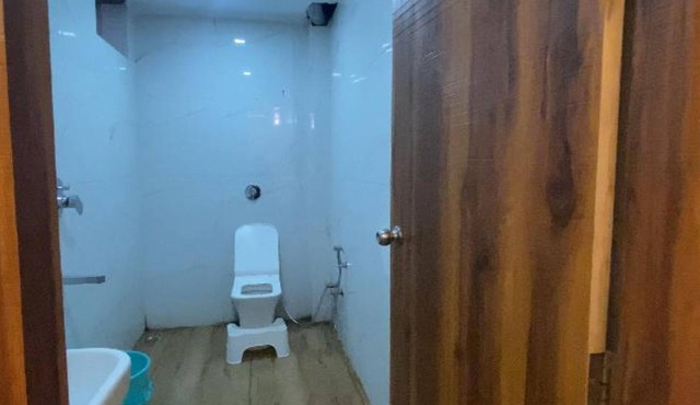 Exclusive premium 2-bedroom in Prayagraj with AC, WiFi