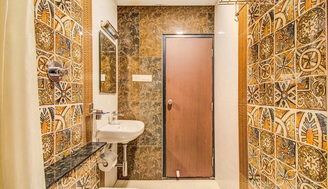 Fabhotel Corporate Crown