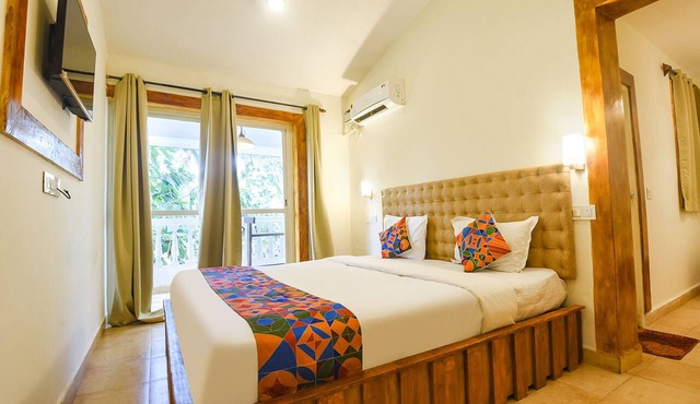 Fabhotel Grand Royal Palms