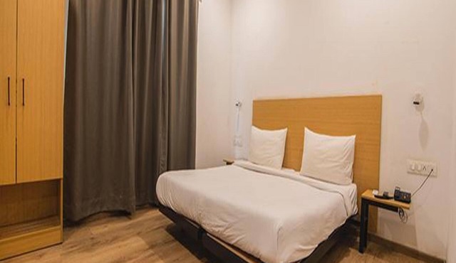 Fabhotel Kingston House