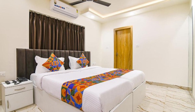 FabHotel Leela Inn - Nr Park Circus 7 Point