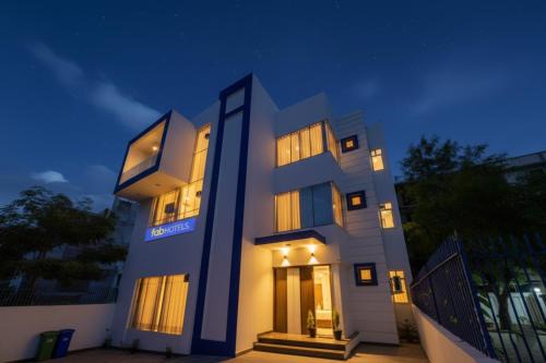 FabHotel Oyster Villa - Nr Paras Hospitals Sushant Lok 1