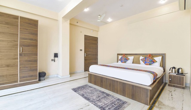 Fabhotel Pearl Square