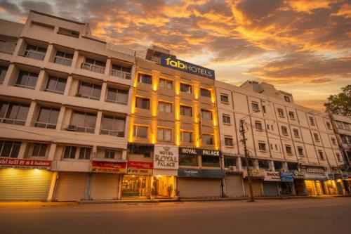 FabHotel Royal Palace II