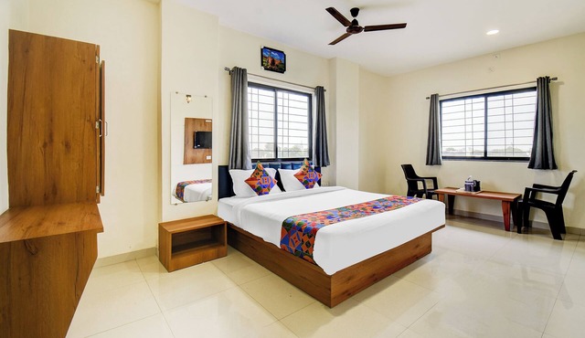 Fabhotel Sai Charan in Shirur