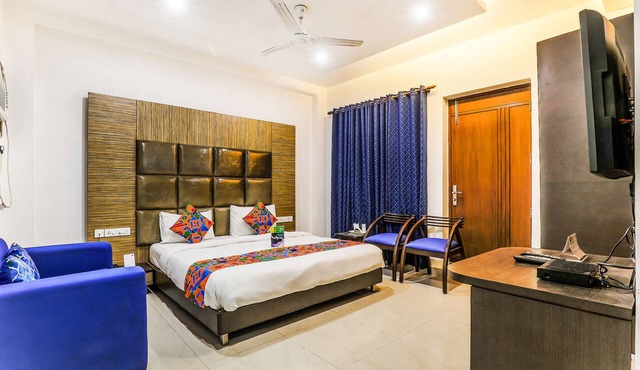 FabHotel The Maple Stays - Nr. Leisure Valley Park, Iffco Chowk in Gurugram