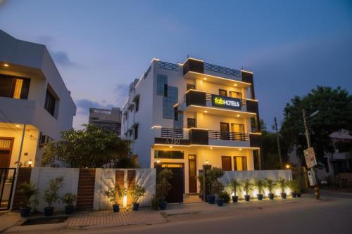 FabHotel The Mple Stays - Nr Leisure Valley Park, Iffco Chowk