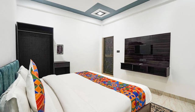 Fabhotel The Oak Tree