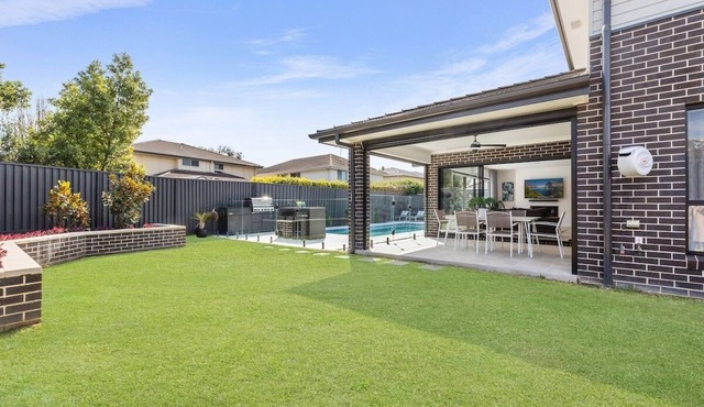 Family Haven 4 Bed + North-Facing Pool, Illawong - Pet Friendly