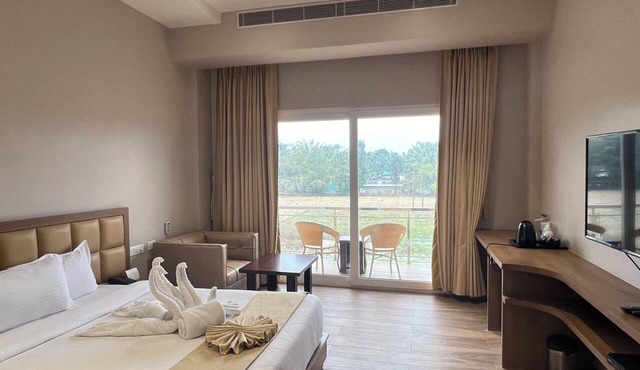 Finns Weaver Resort Kaziranga in Bokakhat