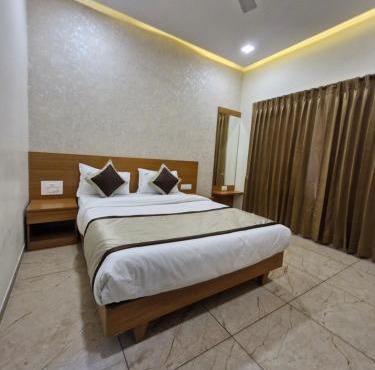Ganeshratna Ventures Hotel Veluvan