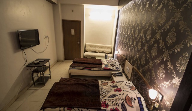 Gaurav Hotel