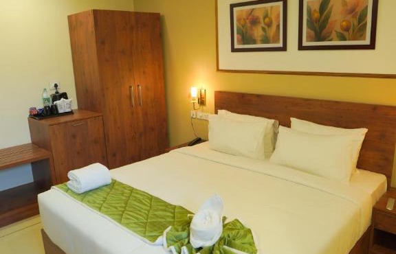 Golden Cassia Infopark Business Hotel