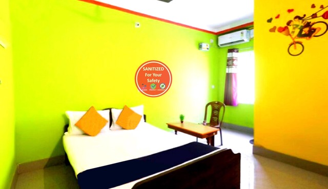 Goroomgo Sun Plaza Lodge Konark