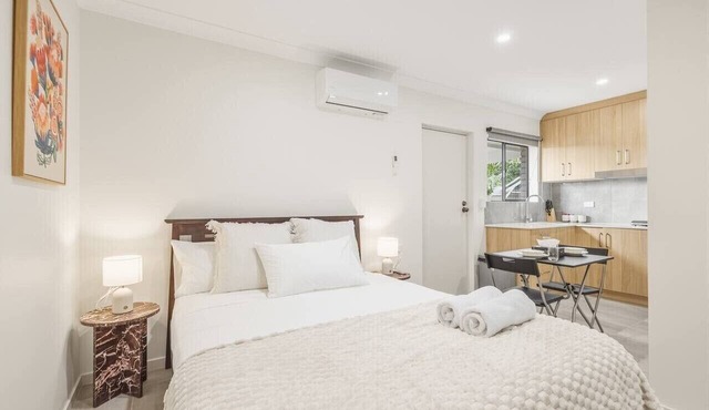 Great Value Studio |Fully Renovated|Prime Location in Robertson