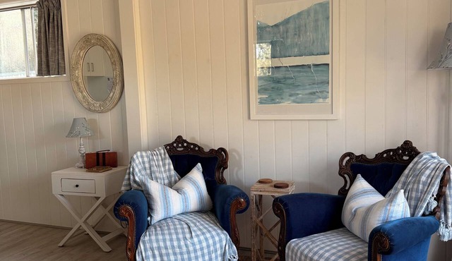 Hamptons style, studio retreat with light continental breakfast included in Strathalbyn