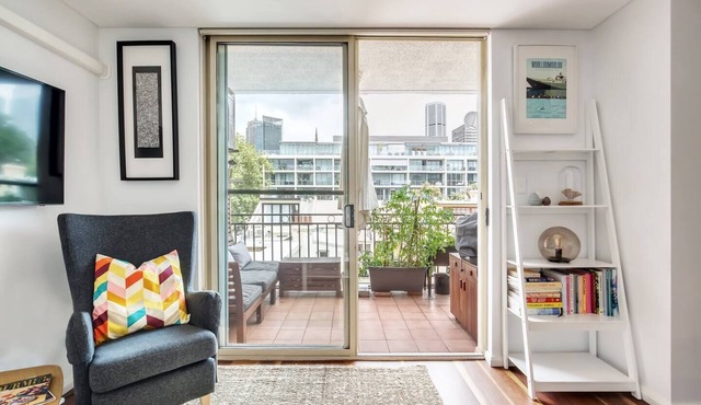 Harbourside at Woolloomooloo with Balcony Views