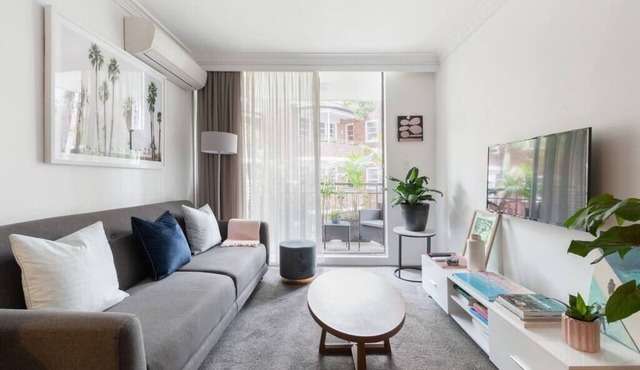 Harbourside Style, 2 Bed, A/C, Pool -Elizabeth Bay in Elizabeth Bay