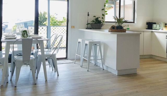 Hello Sailor! | Firepit | NBN | AppleTV | KingBed |PetFriendly | FussFree in Clayton Bay