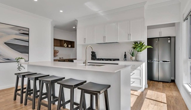 Hideaway on Curran. Firepit & Four Bedrooms. Orange CBD. in Orange