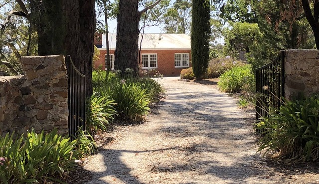Hillyfields Farmhouse - Adelaide Hills in Kangarilla