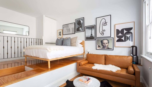 Historic Art-filled Studio Close to Transport in Lewisham